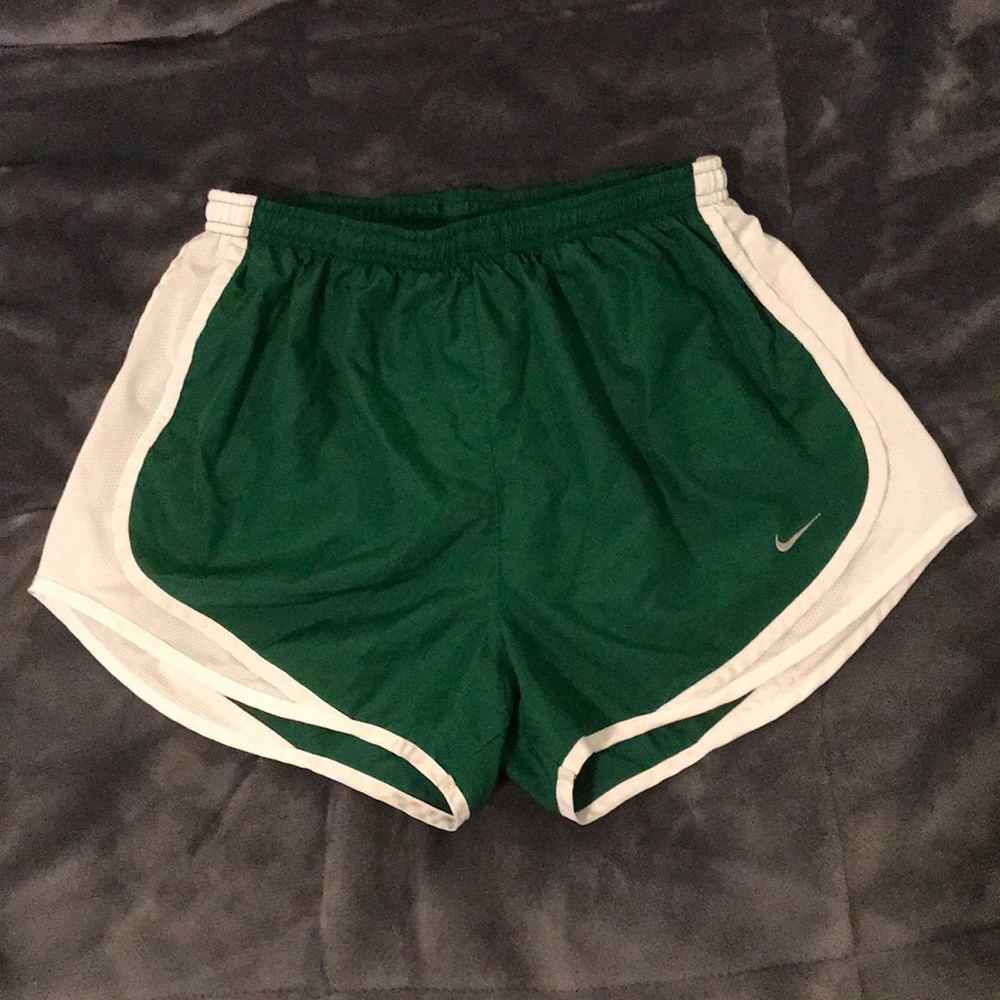 Nike women’s dri-fit Medium Tempo shorts